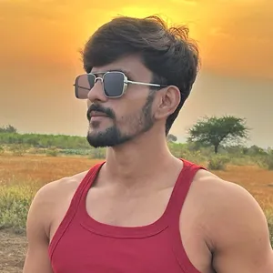 Mayur Bankar, software engineer and fitness enthusiast helping desk workers improve posture